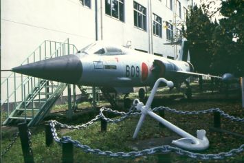 適当な価格 防衛大学校の展示機 語学+参考書